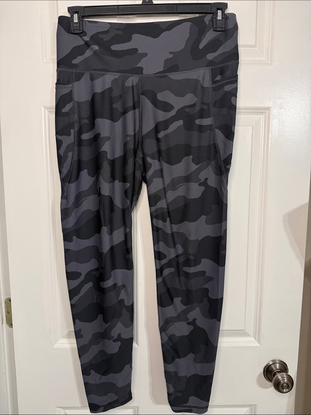 Old Navy Black and Gray Camo Leggings
